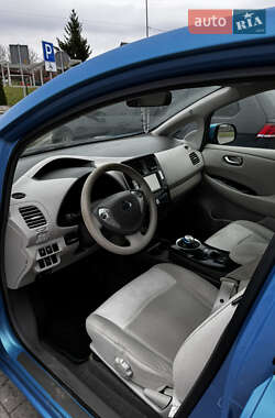 Хэтчбек Nissan Leaf 2012 в 
