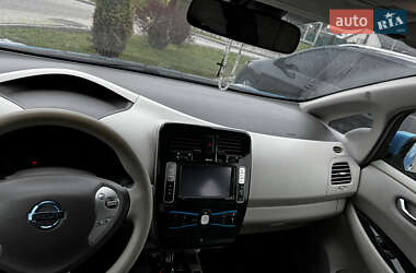 Хэтчбек Nissan Leaf 2012 в 