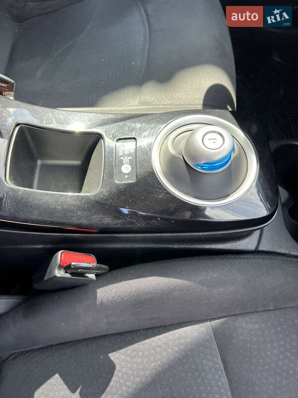 Хэтчбек Nissan Leaf 2013 в Днепре