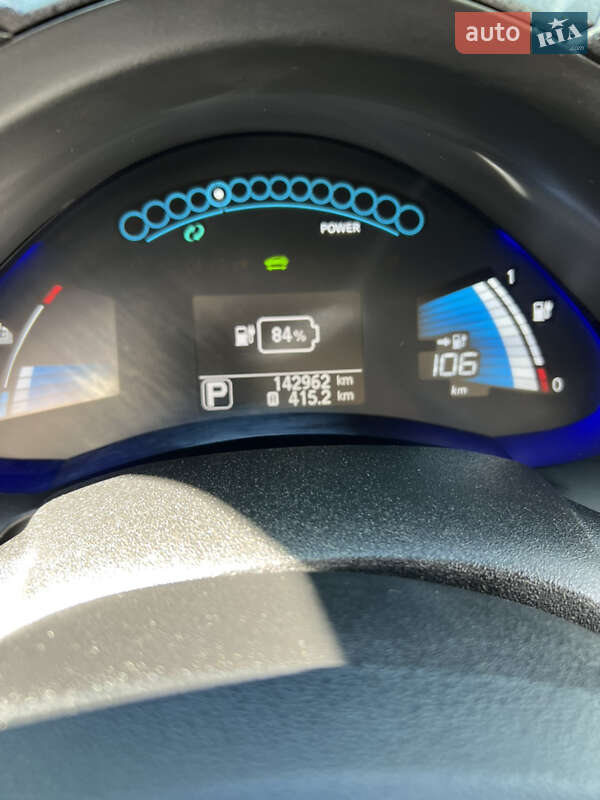 Хэтчбек Nissan Leaf 2013 в Днепре