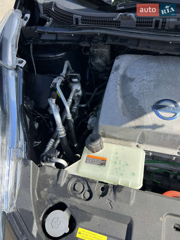 Хэтчбек Nissan Leaf 2013 в Днепре