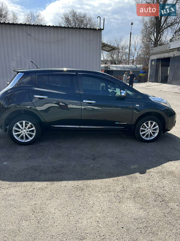 Хэтчбек Nissan Leaf 2013 в Днепре