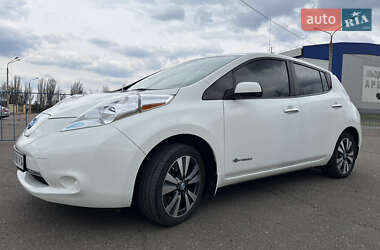 Хетчбек Nissan Leaf 2015 в 