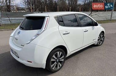 Хетчбек Nissan Leaf 2015 в 