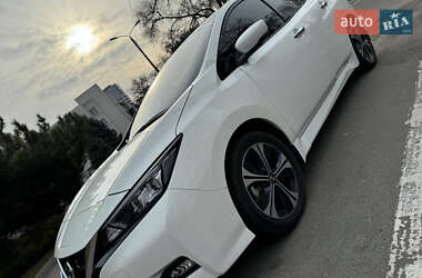 Хэтчбек Nissan Leaf 2022 в 
