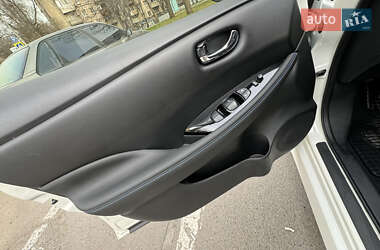 Хэтчбек Nissan Leaf 2022 в 