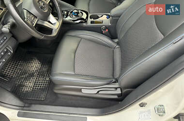 Хэтчбек Nissan Leaf 2022 в 