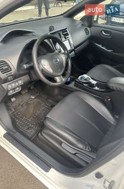 Хэтчбек Nissan Leaf 2017 в 