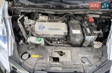 Хэтчбек Nissan Leaf 2012 в 