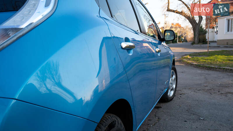 Хетчбек Nissan Leaf 2012 в Херсоні