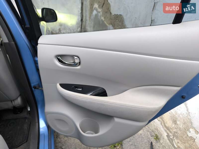 Хетчбек Nissan Leaf 2012 в Херсоні