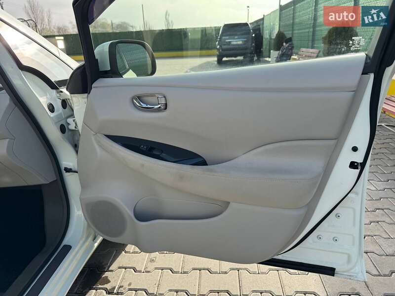 Хетчбек Nissan Leaf 2011 в Одесі