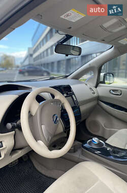 Хетчбек Nissan Leaf 2012 в 