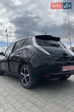 Хетчбек Nissan Leaf 2012 в 