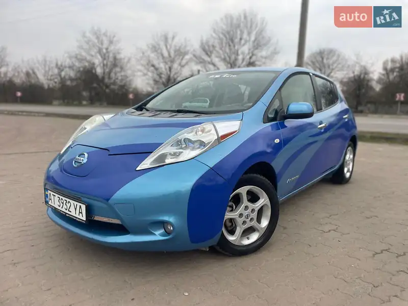 Хетчбек Nissan Leaf 2011 в 