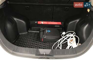 Хэтчбек Nissan Leaf 2013 в 