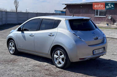 Хэтчбек Nissan Leaf 2013 в 