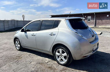Хэтчбек Nissan Leaf 2013 в 