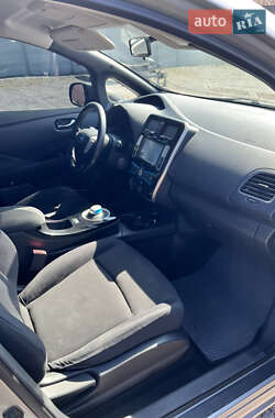Хэтчбек Nissan Leaf 2013 в 