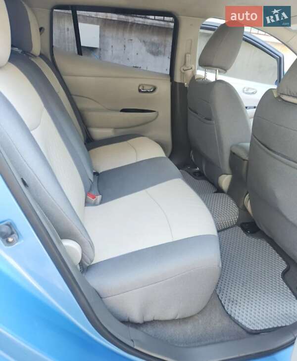 Хэтчбек Nissan Leaf 2012 в Днепре