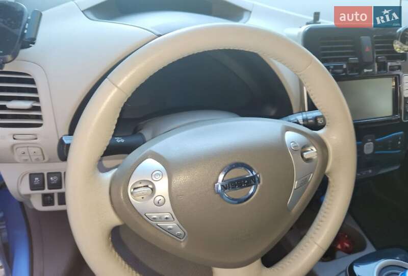 Хэтчбек Nissan Leaf 2012 в Днепре