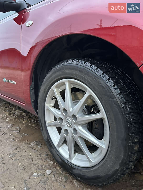 Хэтчбек Nissan Leaf 2016 в Стрые