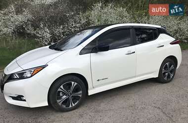 Хэтчбек Nissan Leaf 2018 в 