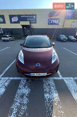 Хэтчбек Nissan Leaf 2017 в 