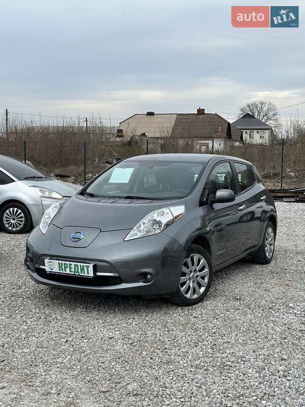 Хэтчбек Nissan Leaf 2014 в 