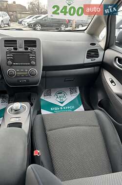 Хэтчбек Nissan Leaf 2014 в 
