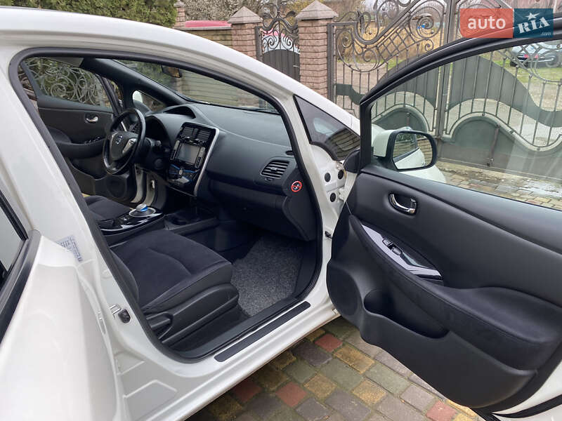 Хэтчбек Nissan Leaf 2014 в Черновцах