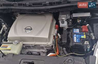 Хэтчбек Nissan Leaf 2015 в 
