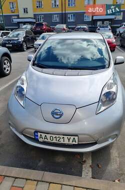 Хетчбек Nissan Leaf 2013 в 