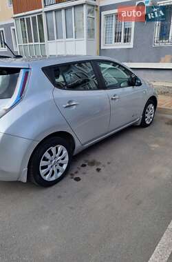 Хетчбек Nissan Leaf 2013 в 