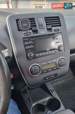 Хетчбек Nissan Leaf 2013 в 