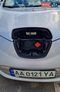 Хетчбек Nissan Leaf 2013 в 