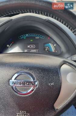 Хетчбек Nissan Leaf 2013 в 