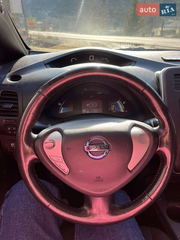 Хэтчбек Nissan Leaf 2013 в Косове