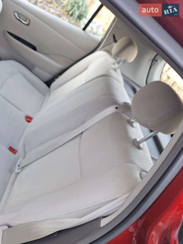 Хетчбек Nissan Leaf 2012 в Луцьку
