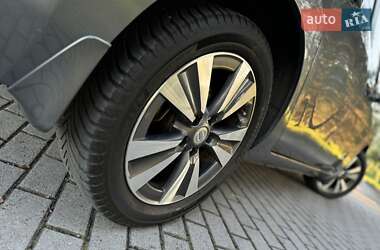 Хетчбек Nissan Leaf 2014 в 