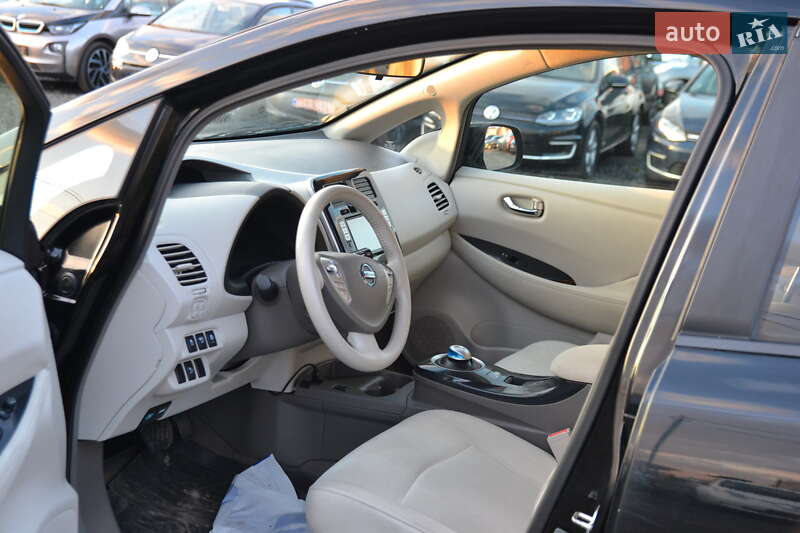 Хэтчбек Nissan Leaf 2012 в Луцке