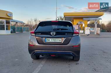 Хэтчбек Nissan Leaf 2019 в 