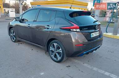 Хэтчбек Nissan Leaf 2019 в 