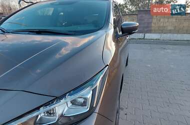 Хэтчбек Nissan Leaf 2019 в 