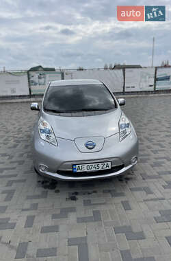 Хэтчбек Nissan Leaf 2014 в 
