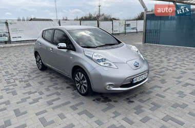 Хэтчбек Nissan Leaf 2014 в 