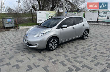 Хэтчбек Nissan Leaf 2014 в 