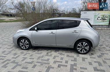 Хэтчбек Nissan Leaf 2014 в 