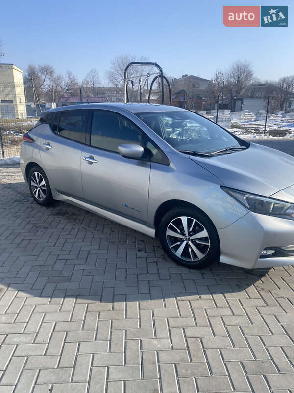 Хэтчбек Nissan Leaf 2018 в Днепре