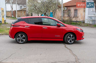 Хетчбек Nissan Leaf 2019 в 